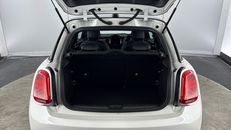 MINI Hatchback 1.5 Cooper Exclusive 3dr Auto Petrol Hatchback